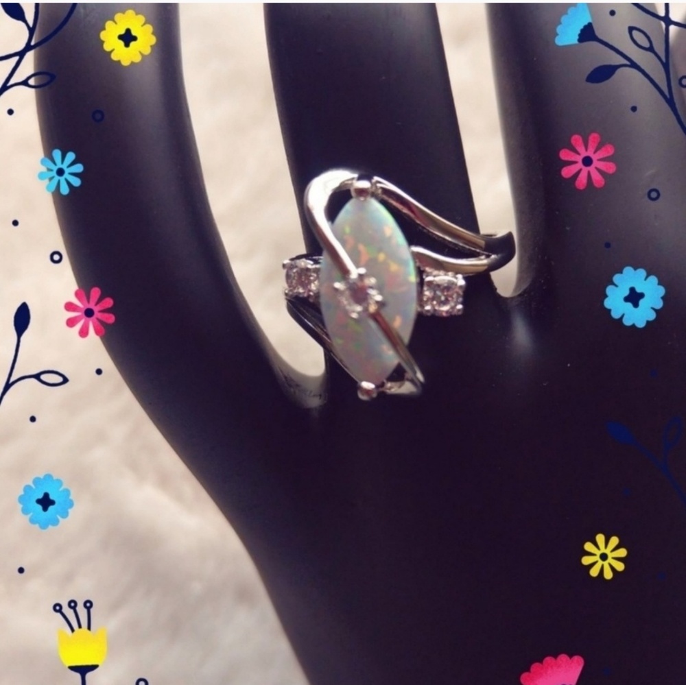 Ring 💍***NEW  10kt White Gold